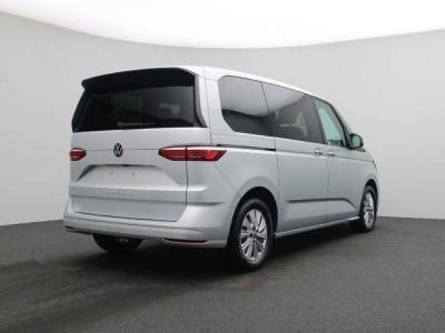 Gebraucht VW Multivan Life 150 PS (110 kW) 2024 Reflexsilber metallic Van