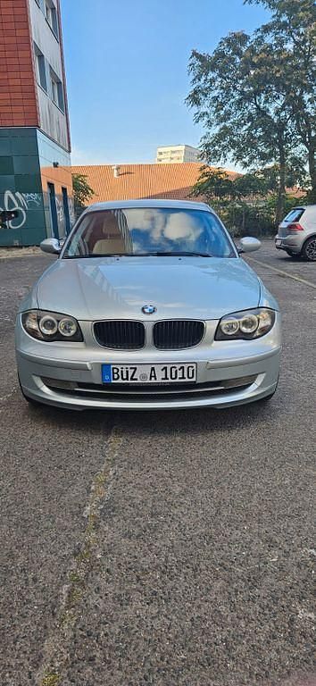 Grün Gebraucht 2007 BMW 118 Kleinwagen | 3.000 € (Fairer Preis) - Bild 1/4
