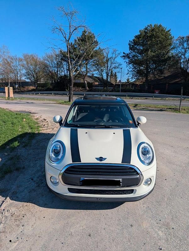 Used Mini ONE 102 HP (75 kW) 2016 White Hatchback