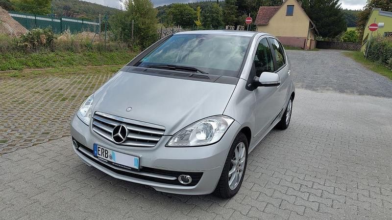 Silber Gebraucht 2011 Mercedes A180 Van / Kleinbus | 4.990 € (Fairer Preis) - Bild 1/4