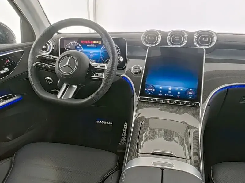 Gebraucht Mercedes GLC300e AMG 333 PS (244 kW) 2025 Schwarz SUV
