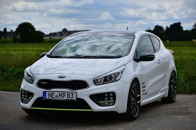 Weiß Gebraucht 2013 Kia ProCeed GT First Edition Kleinwagen | 14.500 € - Bild 1/4