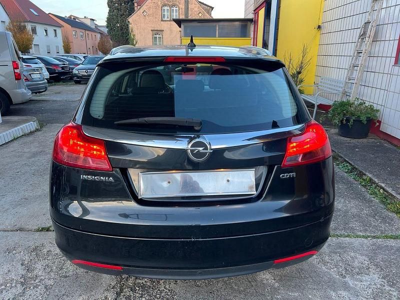 Gebraucht Opel Insignia Edition 131 PS (96 kW) 2010 Schwarz Kombi