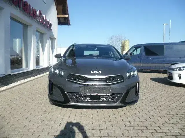 Używany Kia XCeed Vision 140 KM (102 kW) 2024 Szary SUV