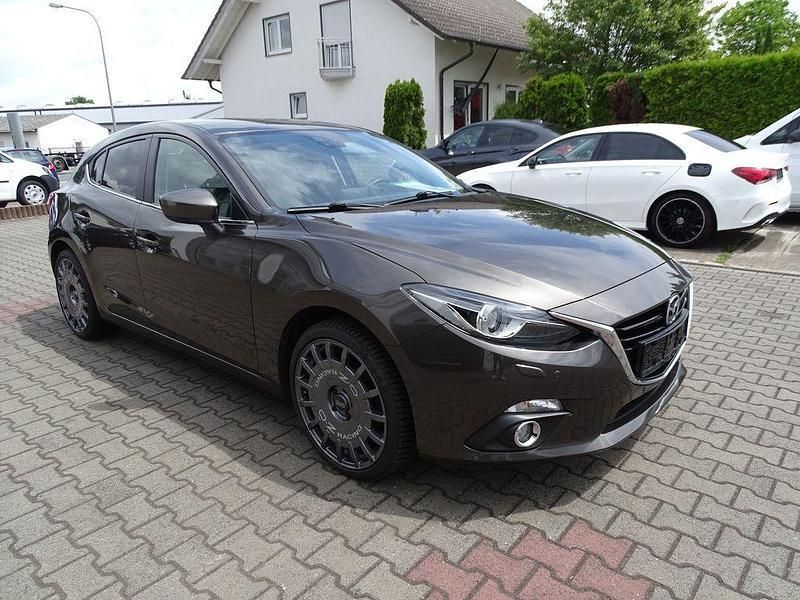 Grau Gebraucht 2016 Mazda 3 Sports-Line Limousine | 14.990 € (Fairer Preis) - Bild 1/4