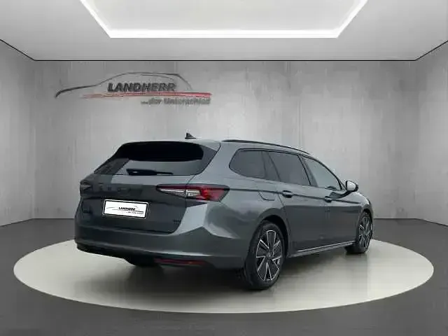 Gebraucht Skoda Superb 193 PS (141 kW) 2025 Graphite grau (metallic) Kombi
