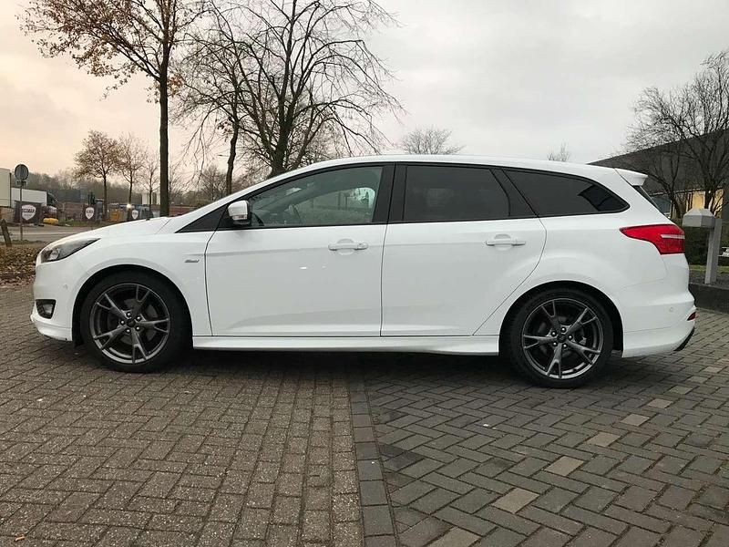 Gebraucht Ford Focus ST-Line 182 PS (133 kW) 2018 Weiß Kombi