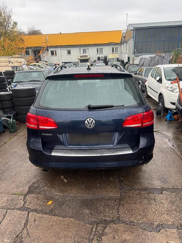 Gebraucht VW Passat 136 PS (100 kW) 2012 Blau Kombi
