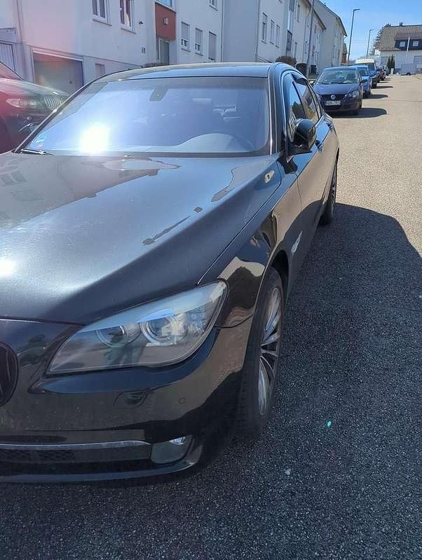 Schwarz Gebraucht 2010 BMW 740 Limousine | 13.500 € (Fairer Preis) - Bild 1/4