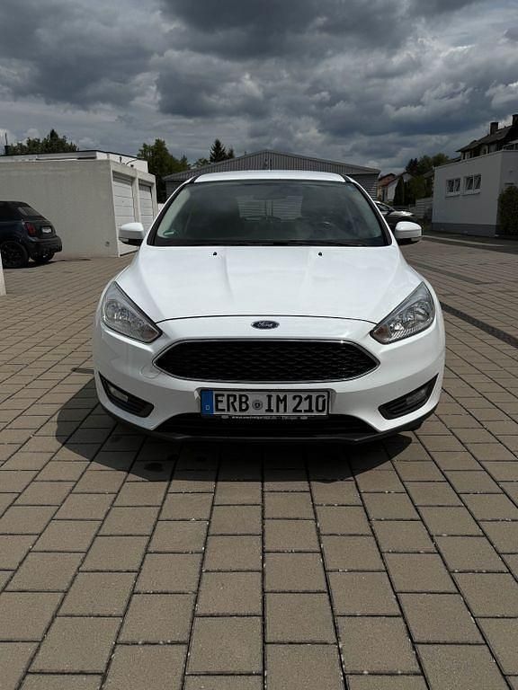 Weiß Gebraucht 2017 Ford Focus Business Edition Kombi | 6.500 € (Fairer Preis) - Bild 1/4