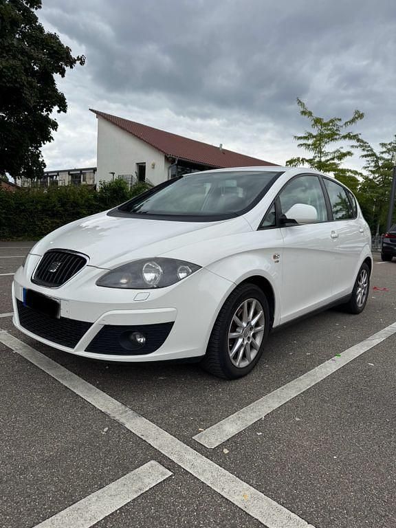 Weiß Gebraucht 2011 Seat Altea Style Van / Kleinbus | 7.800 € (Teuer) - Bild 1/4