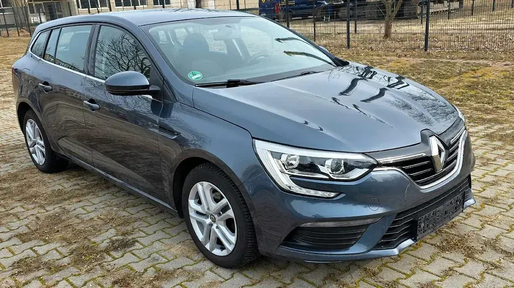 Używany Renault Mégane Life 101 KM (74 kW) 2017 Szary Sedan/Limuzyna