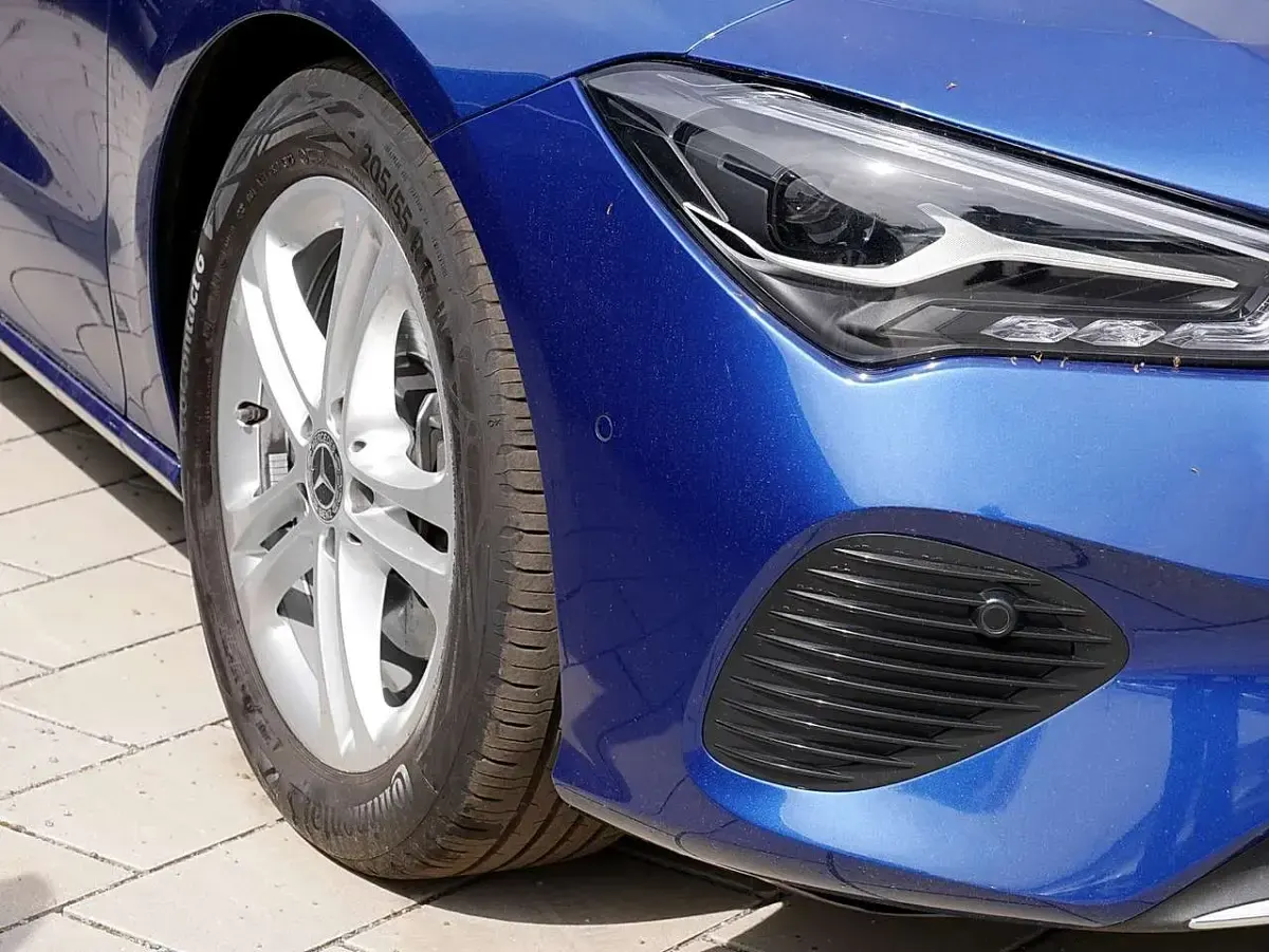 Gebraucht Mercedes CLA200 Progressive 150 PS (110 kW) 2023 Metalliclack spektralblau Kombi