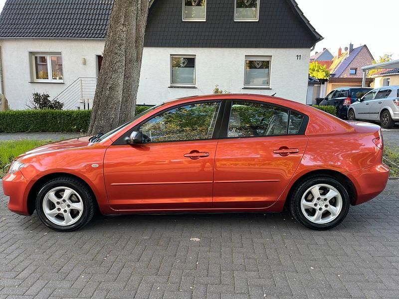 Używany Mazda 3 105 KM (77 kW) 2005 Czerwony Sedan/Limuzyna