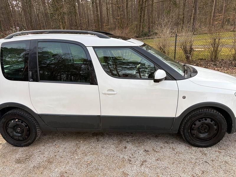 Gebraucht Skoda Roomster Plus Edition 86 PS (63 kW) 2014 Weiß Van / Kleinbus