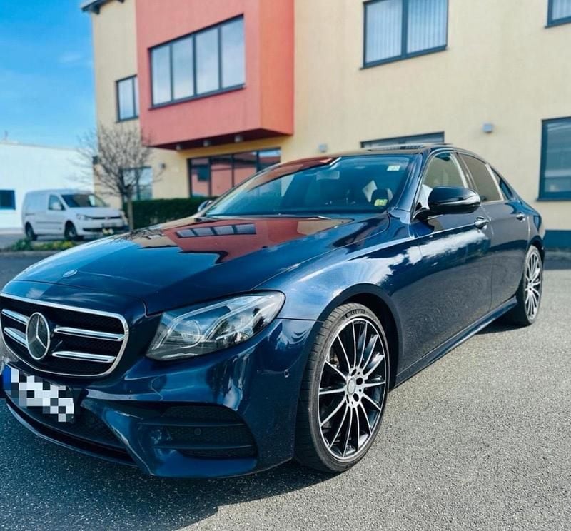 Blau Gebraucht 2017 Mercedes E350 AMG Limousine | 22.500 € (Teuer) - Bild 1/4