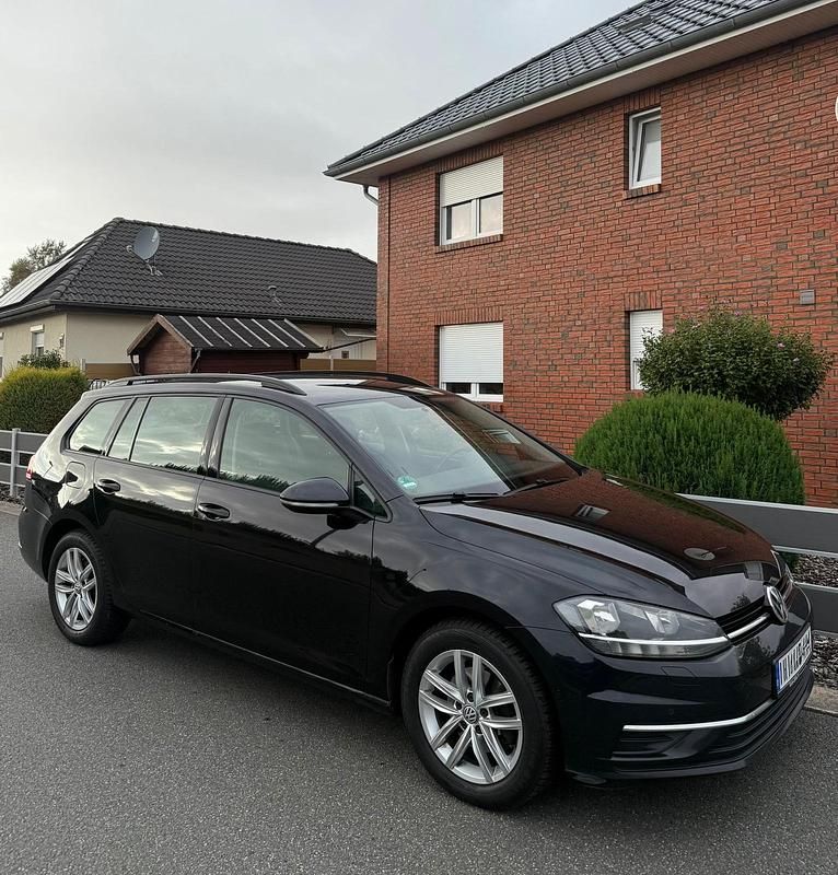 Schwarz Gebraucht 2018 VW Golf VII Kombi | 8.750 € (Guter Preis) - Bild 1/4