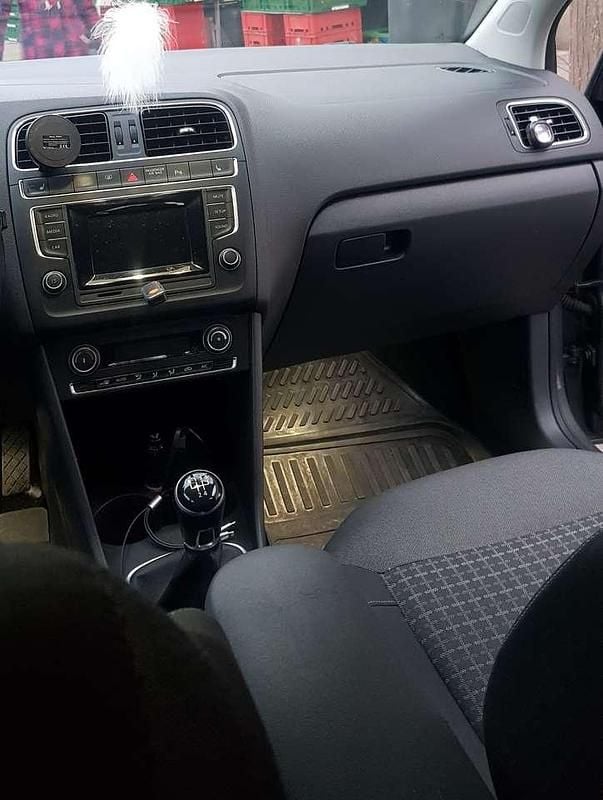 Gebraucht VW Polo LOUNGE 90 PS (66 kW) 2015 Limousine