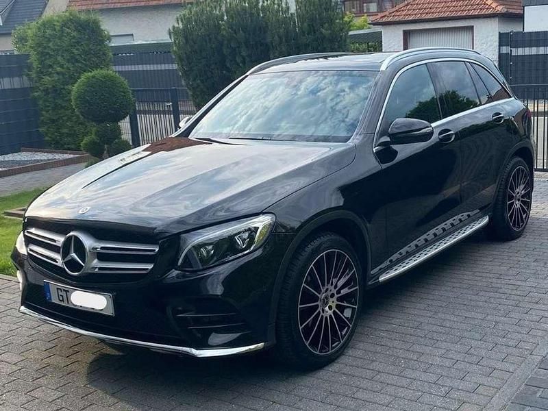 Schwarz Gebraucht 2018 Mercedes GLC220 AMG line SUV | 32.950 € (Fairer Preis) - Bild 1/4
