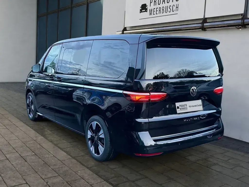 Gebraucht VW Multivan Style 150 PS (110 kW) 2024 Deep black perleffekt Van / Kleinbus