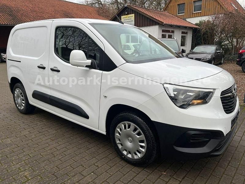 Weiß Gebraucht 2020 Opel Combo Edition Van / Kleinbus | 8.299 € (Fairer Preis) - Bild 1/4