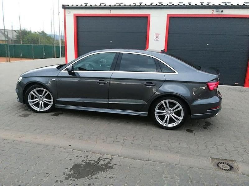 Grau Gebraucht 2020 Audi A3 Advanced Limousine | 16.460 € (Fairer Preis) - Bild 1/4