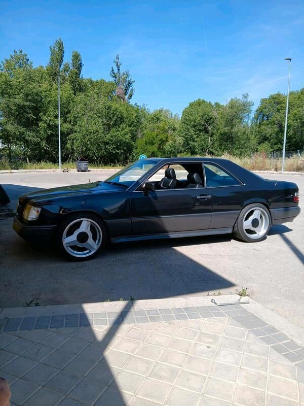 Schwarz Gebraucht 1987 Mercedes E300 Coupé | 39.000 € - Bild 1/4
