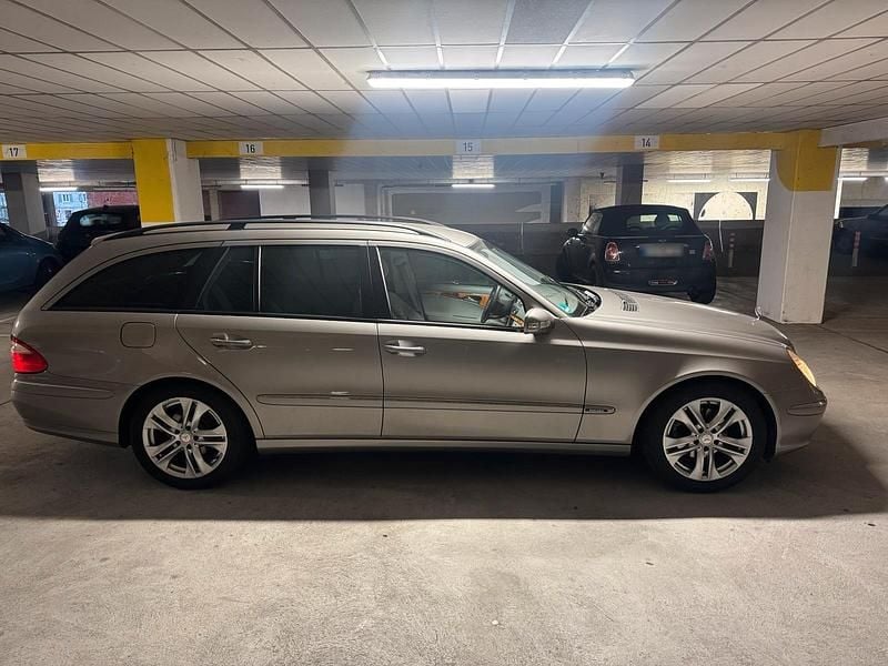 Gebraucht Mercedes E220 Elegance 180 PS (132 kW) 2004 Grau Kombi