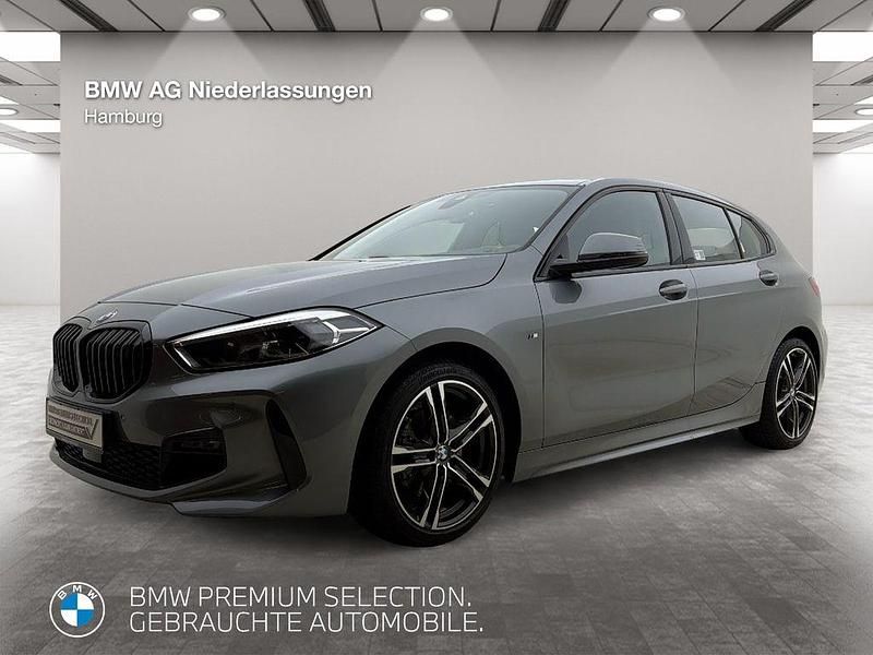 Grau Gebraucht 2022 BMW 118 Comfort Edition Kleinwagen | 25.901 € (Fairer Preis) - Bild 1/4