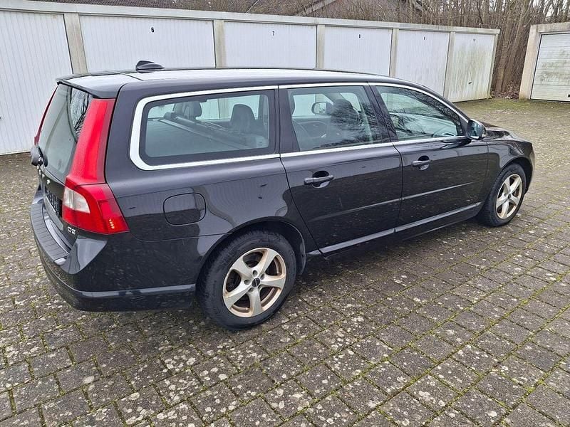 Gebraucht Volvo V70 Momentum 163 PS (119 kW) 2011 Schwarz Kombi