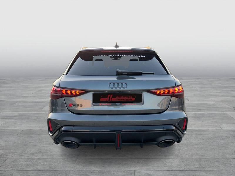 Gebraucht Audi RS3 Sport 400 PS (294 kW) 2025 Grau Limousine