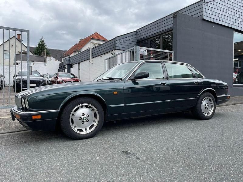 Grün Gebraucht 1997 Jaguar XJ6 Executive Limousine | 9.990 € (Teuer) - Bild 1/4