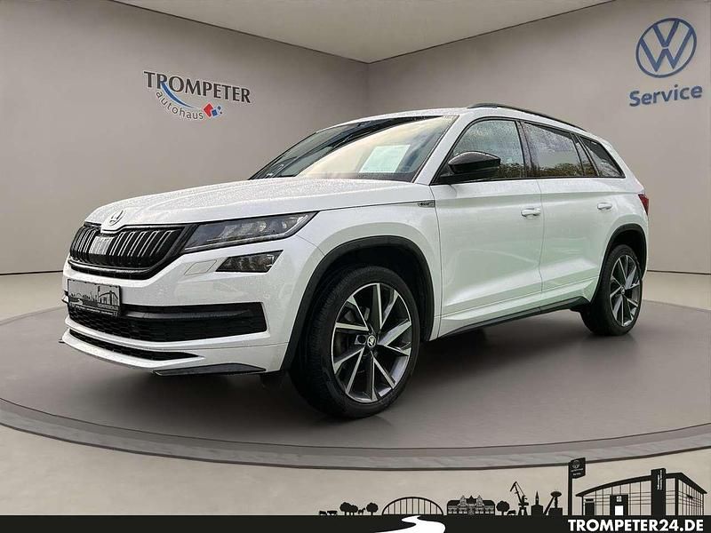 Bila moon/moon white Gebraucht 2020 Skoda Kodiaq SportLine SUV | 27.480 € (Etwas zu teuer) - Bild 1/4
