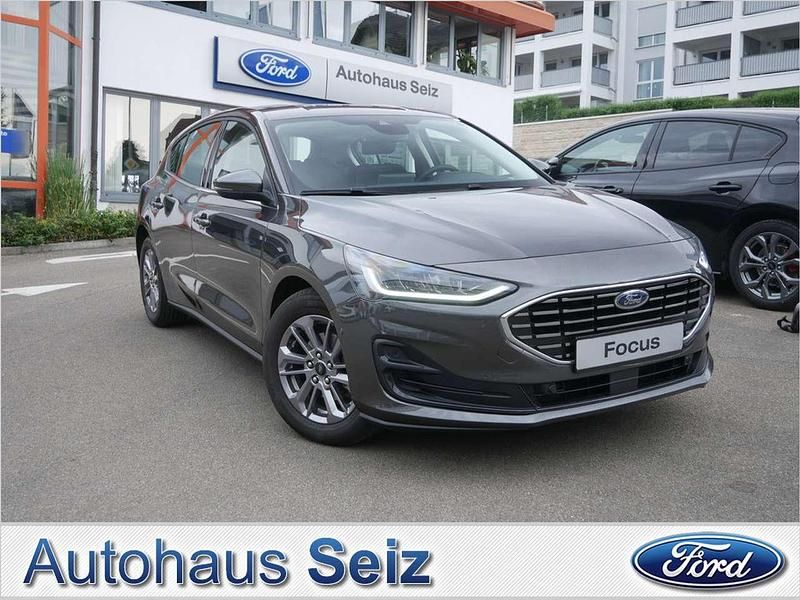 Magnetic grau Gebraucht 2023 Ford Focus Titanium Limousine | 18.990 € (Superpreis) - Bild 1/4