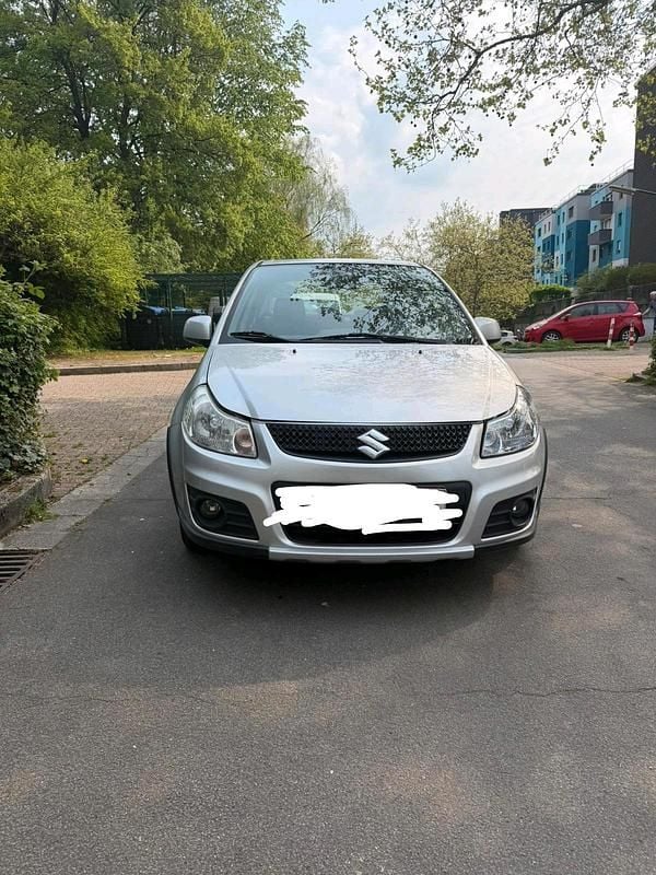 Usado Suzuki SX4 105 HP (77 kW) 2010 Prateado Sedan