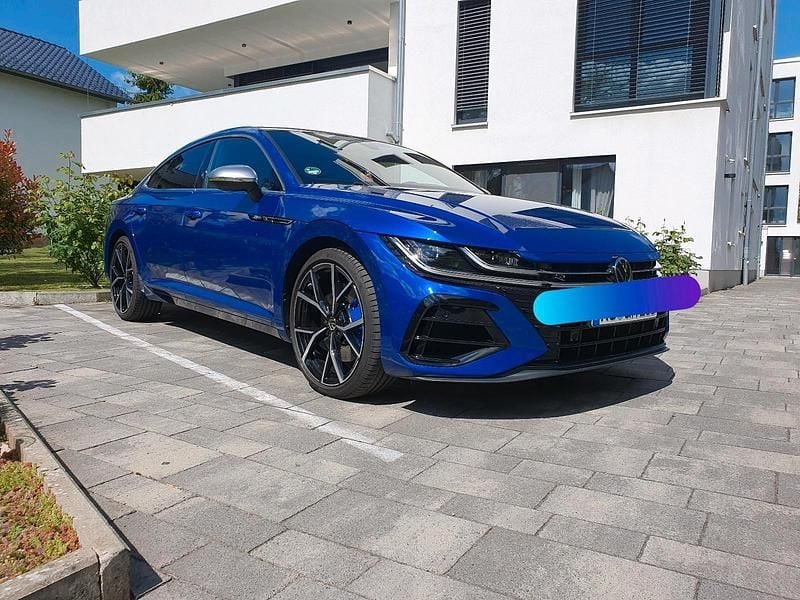 Blau Gebraucht 2023 VW Arteon R Coupé | 43.900 € (Teuer) - Bild 1/4