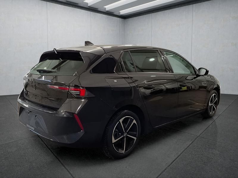 Gebraucht Opel Astra 131 PS (96 kW) 2025 Schwarz Limousine