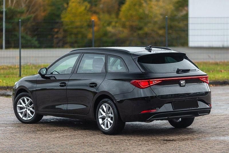 Second-hand Seat Leon Style 150 CP (110 kW) 2023 Negru Berlinǎ