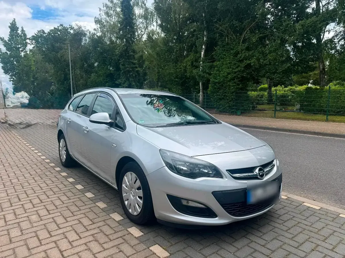 Gebraucht Opel Astra 110 PS (80 kW) 2014 Silber Kombi