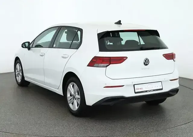 Gebraucht VW Golf VIII Life 131 PS (96 kW) 2023 Pure white Limousine