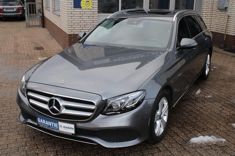 Gebraucht Mercedes E220 Avantgarde 194 PS (142 kW) 2017 Grau Limousine