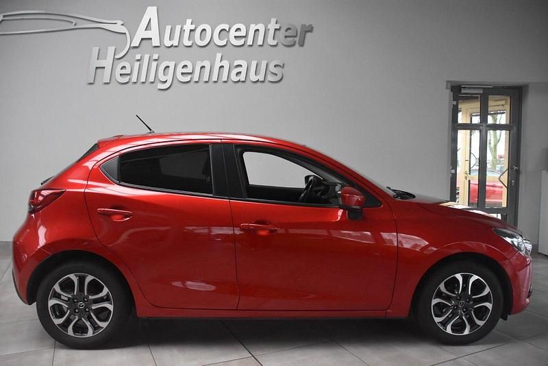 Gebraucht Mazda 2 Nakama 90 PS (66 kW) 2016 Rot Kleinwagen