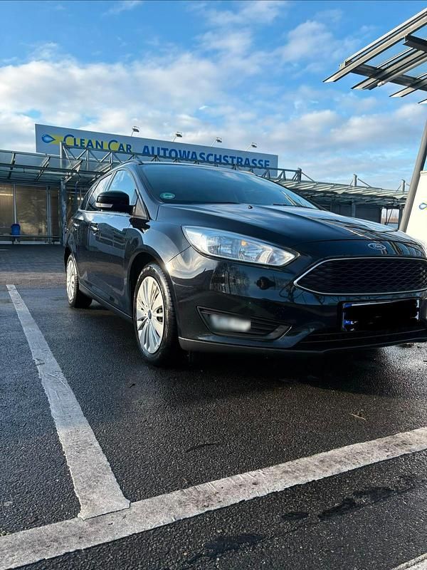 Gebraucht Ford Focus 120 PS (88 kW) 2018 Schwarz Kombi