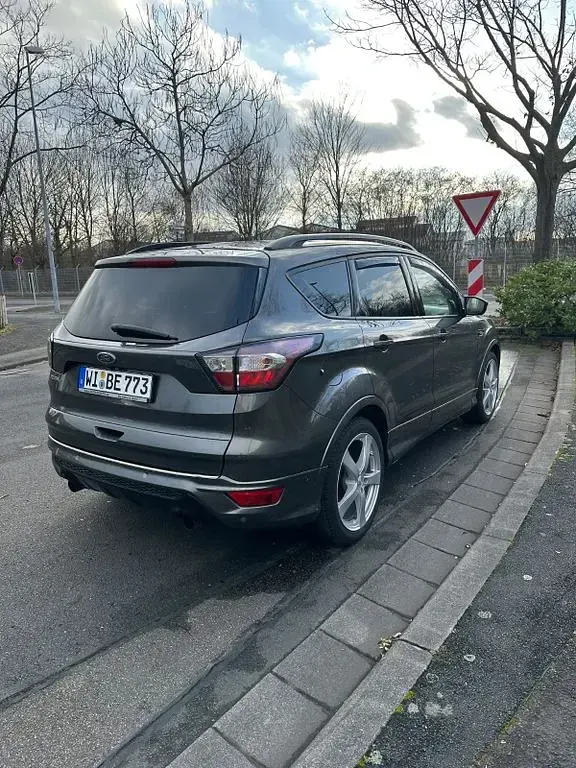 Gebraucht Ford Kuga 182 PS (133 kW) 2018 Grau SUV