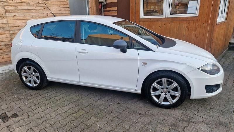 Gebraucht Seat Leon 105 PS (77 kW) 2011 Weiß Limousine