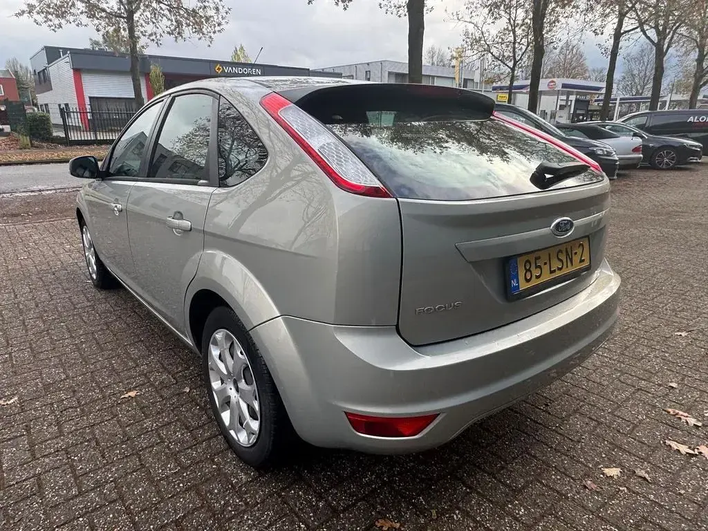 Używany Ford Focus 101 KM (74 kW) 2010 Zielony Sedan/Limuzyna