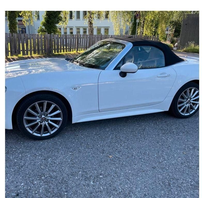 Weiß Gebraucht 2019 Fiat 124 Spider Cabrio | 12.500 € (Superpreis) - Bild 1/3