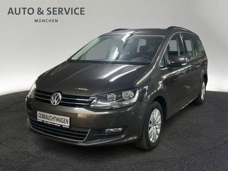 Braun Gebraucht 2023 VW Sharan Comfortline Van / Kleinbus | 26.960 € (Guter Preis) - Bild 1/4