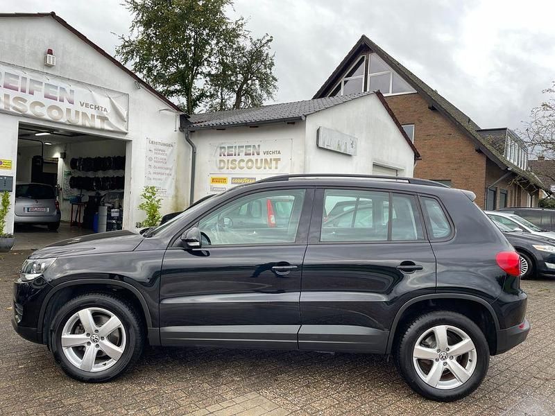 Schwarz Gebraucht 2012 VW Tiguan Trendline SUV | 8.888 € (Fairer Preis) - Bild 1/4