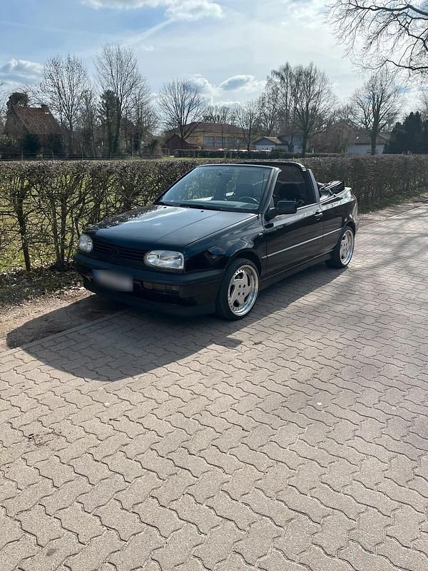 Second-hand VW Golf 90 CP (66 kW) 1997 Negru Cabrio